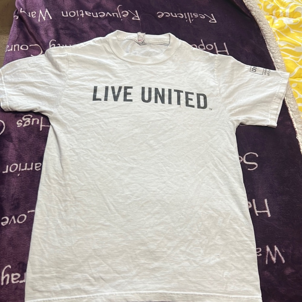 “ LIVE UNITED “ t shirt